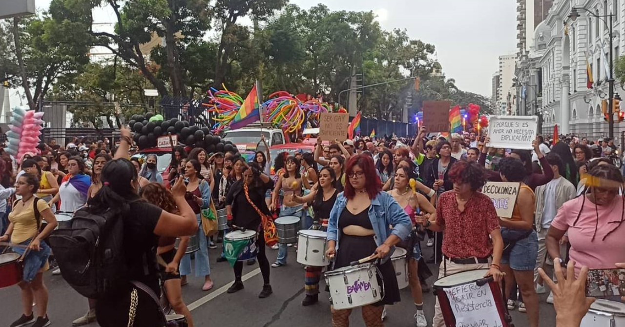 La marcha del orgullo LGBTI recorre las calles del centro de Guayaquil ...